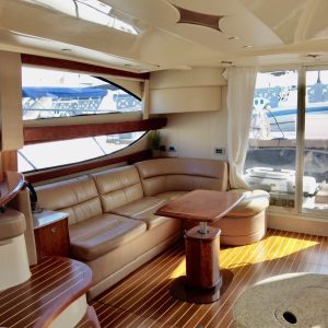 Meridian 45 ft - interior - 06